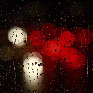 انحسار السحب الرعدية عن أغلب المناطق .. واستمرار فرص الأمطار المتفرقة هذه الليلة