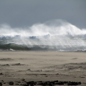 الاثنين.. رياح شمالية غربية مُعتدلة إلى نشطة السرعة على المناطق الوسطى والغربية