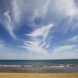 استمرار الأجواء المستقرة يوم الأربعاء مع درجات حرارة معتدلة