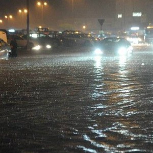 اغلاق نفق حوشا في المفرق بسبب الامطار الغزيرة 