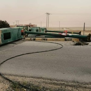 سقوط جسر مشاة في الحسا بسبب الرياح
