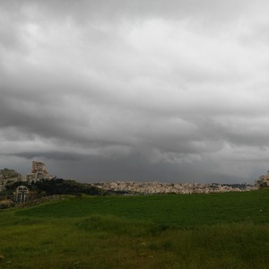 السبت: طقس غائم والفرصة مُهيأة لهطول أمطار متفاوتة الشدة في أجزاء مُختلفة من البلاد