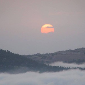 استمرار الأجواء المعتدلة نهاراً والرطبة والمائلة للبرودة ليلاً حتى نهاية الأسبوع