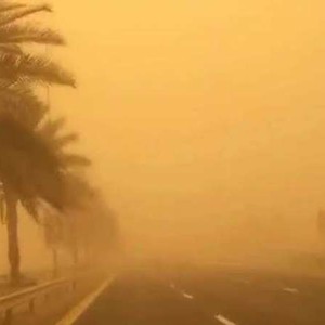 الآن - تحديث 5:15م: عاصفة رملية تتسبب بانعدام الرؤية الأفقية جنوب مدينة تبوك