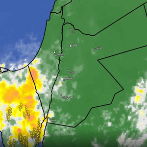 تحديث 5:30م: سحب رعدية مُرفقة بأمطار مُتفاوتة الغزارة تقترب من أقصى جنوب المملكة و بداية تكاثر السحب على بعض المُرتفعات الجنوبية