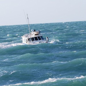 الخميس: استمرار الرياح النشطة المثيرة للغبار والبحر المضطرب 