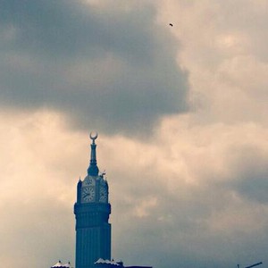 أمطار الخير تتساقط على أجزاء من منطقة مكّة المُكرمة – صور و فيديو