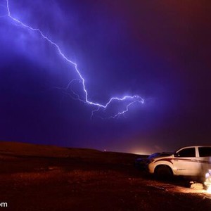 بالصور : البروق تضيء سماء عدد من مناطق وسط السعودية 