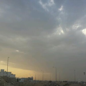 بالصور : تساقُط أمطار خفيفة على أجزاء محدودة من الرياض 26-4-1435 هـ