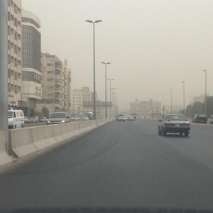 جدة : الغبار ينحسر مع عصر السبت، وتحسن في الرؤية الافقية