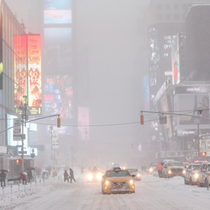 اغلاق مدينة نيويورك بالكامل بسبب عاصفة جوناس الثلجية