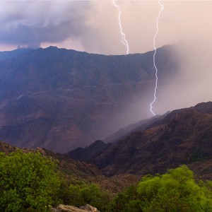 الجمعة .. سحب رعدية على منطقة الرياض ومرتفعات غرب المملكة