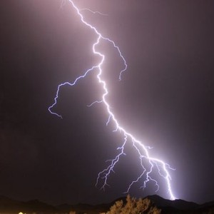 صاعقة عدية تغرق صنعاء في ظلام دامس 