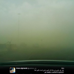 عاصفة مفاجئة تهب على مكة وتجلب بعض الأمطار 