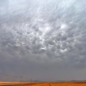 فُرض محدودة لأمطار رعدية على أجزاء من حائل وحفر الباطن نهار السبت.