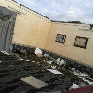 عاجل: عاصفة رعدية هوجاء تقتلع سقف أحد المنازل شمال املج 