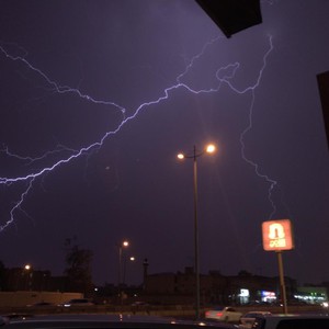 البحرين | طقس غير مستقر اعتباراً من عصر السبت وامطار رعدية متوقعة 