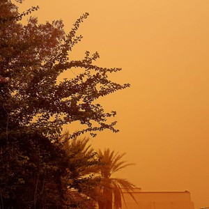 عطلة نهاية الأسبوع.. استمرار الأجواء الحارة والمرهقة وغبار على السواحل الجنوبية الغربية