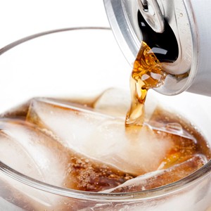 صدمة عالمية ..الصحة العالمية تعتزم تصنيف "الأسبارتام" بديل السكر في المشروبات الغازية مسبباً للسرطان