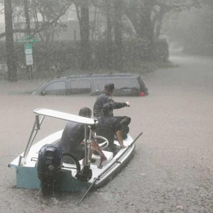 شاهد..الـ 48 ساعة الأخطر بتاريخ  مدينة هيوستن الأمريكية "المدينة الغارقة" 