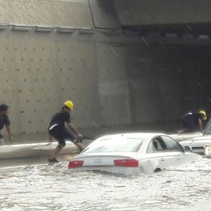 مصرع شخصين وانهيار منزل جراء أمطار جدة