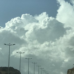 امطار رعدية مُحتملة على جبال الحجر في سلطنة عمان ومدينة العين في الإمارات الجمعة 