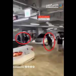 بالفيديو | مصير مجهول لأشخاص داهمتهم السيول الجارفة في مرآب للسيارات في كوريا الجنوبية