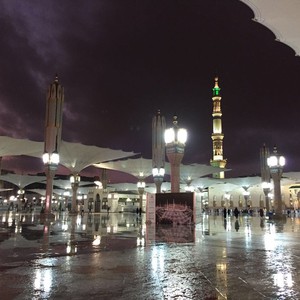 بالفيديو | أقوى 10 مقاطع رصدت غزارة الأمطار في المدينة المنورة ومسجد رسول الله ليلة 29 رمضان .. شاهد الان