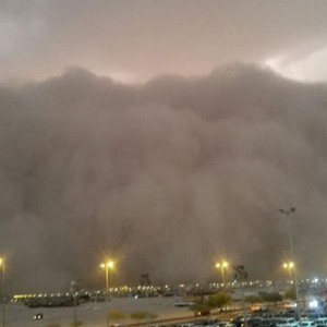عواصف رملية ورعدية شديدة تضرب الكويت