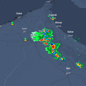 سلطنة عُمان | سحب  رعدية على أجزاء من جبال الحجر الآن تترافق بالأمطار وزخات البرد