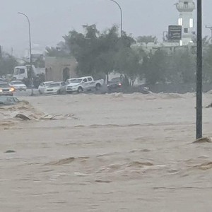 سلطنة عمان | اشتداد الحالة الجوية الماطرة خلال الساعات المقبلة... وتعمقها نحو جنوب البلاد 