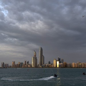 انخفاض على درجات الحرارة الأربعاء وغيوم منخفضة خاصة بأبوظبي وغرب البلاد