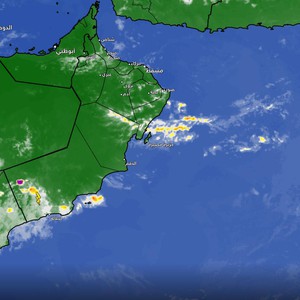 يحدث الآن - سلطنة عمان | مراقبة سحب ركامية بدأت بالتطور على أجزاء من جبال الحجر
