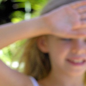 نصائح وارشادات لحماية الأطفال من تأثيرات موجات الحر والارتفاع في درجات حرارة الجو