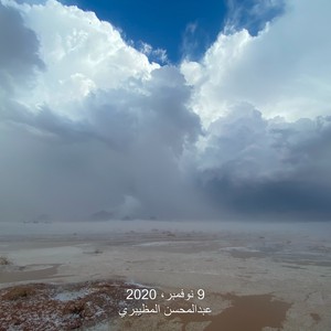 بالفيديو | حائل تتصدر الترند .. عواصف رعدية وبرديات كثيفة تجري على الأرض كأنهار جارية!