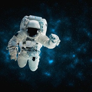 ماذا سيحدث لرائد الفضاء لو خرج من محطة الفضاء الدولية دون البدلة الواقية؟