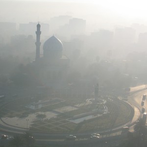 الخميس : زخات رعدية من المطر مُحتملة نهاراً شمال البلاد و اجواء ضبابية متوقعة ليلاً في العديد من المناطق