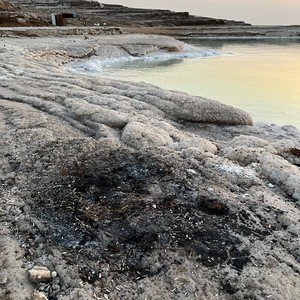 Le phénomène des jets aveugles.. Des images dans la mer Morte suscitent la colère en Jordanie