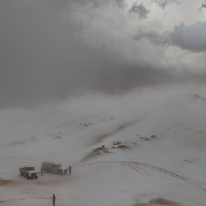 السعودية | مشاهد توثق ثلوج كثيفة تتساقط للمرة الأولى على شمال المملكة.. ما حقيقة ذلك؟