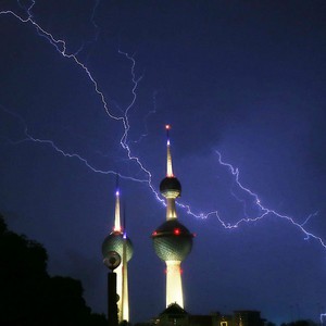 الكويت | فرص غير مُعتادة لأمطار رعدية تترافق بالرياح الهابطة والغبار خلال عطلة نهاية الأسبوع