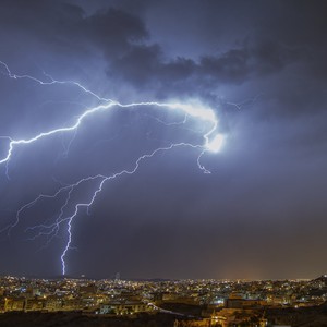 السعودية | الحالة الماطرة تشتد وتنبيه من أمطار رعدية على نطاق واسع يوم الإثنين