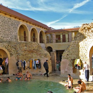 حمام الصالحين بالجزائر.. استمتع بالمياه الحارة في الحمامات الرومانية
