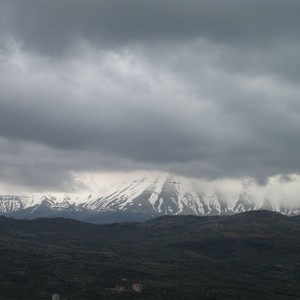أجواء الخميس شتوية مع رياح نشطة السرعة واستمرار الفرصة لهطول زخات من المطر