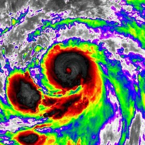 إعصار ماري الضخم يحوم قرب المكسيك بسرعة رياح هائلة