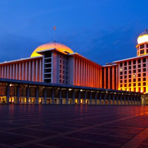 اجمل المعالم السياحية في مدينة ميدان في جزيرة سومطرة اندونيسيا Masjid-Istiqlal