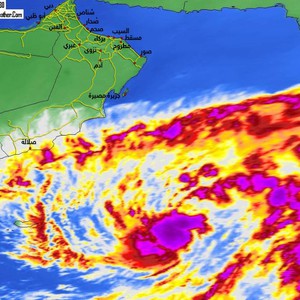 تزايد المؤشرات بتوجه المنخفض المداري نيلوفار نحو السواحل الجنوبية للجزيرة العربية