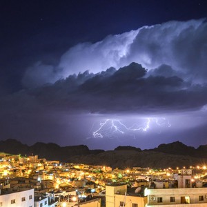 زخات أمطار رعدية بأجزاء مُختلفة من البلاد ليلة الجُمعة/السبت