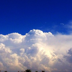 سُحُب رعدية مُحتملة عصراً في بعض الأجزاء الداخلية.. وتحذير من الغُبار والأتربة