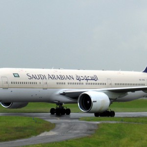 الخطوط السعودية ليست في يومها... هبوط إضطراري في فرنسا