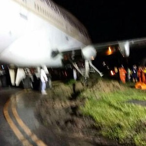 طائرة سعودية تغوص في الوحل وتفشل في الإقلاع من مطار مانيلا